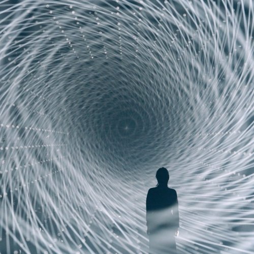 teamLab, Light Vortex, 2016-2024, Light Sculpture - Flow, Sound: Hideaki Takahashi © teamLab, courtesy Pace Gallery