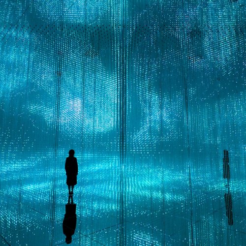 teamLab, Infinite Crystal World, 2018, Interactive Installation of Light Sculpture, LED, Endless, Sound: Hideaki Takahashi © teamLab, courtesy Pace Gallery